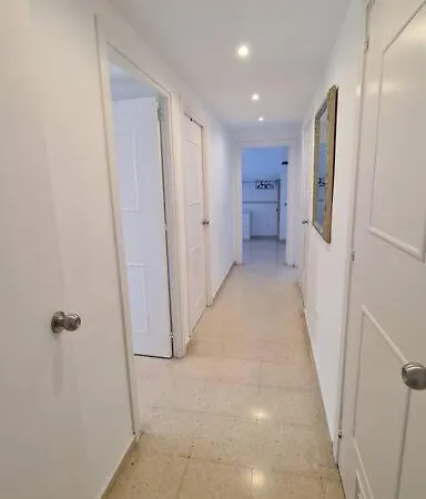 Apartment Excellent Choice For Up To 8, 150 Sqm Of Comfort, 700 To Beach, With Pool, Air-conditioning
