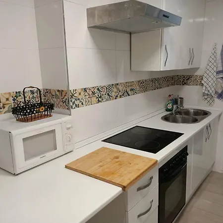 Excellent Choice For Up To 8, 150 Sqm Of Comfort, 700 To Beach, With Pool, Air-conditioning Apartamento