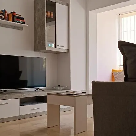 Appartement Excellent Choice For Up To 8, 150 Sqm Of Comfort, 700 To Beach, With Pool, Air-conditioning