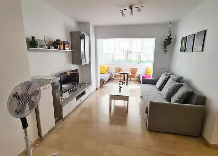 Excellent Choice For Up To 8, 150 Sqm Of Comfort, 700 To Beach, With Pool, Air-conditioning شقة *