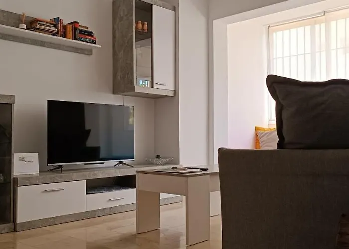 شقة Excellent Choice For Up To 8, 150 Sqm Of Comfort, 700 To Beach, With Pool, Air-conditioning
