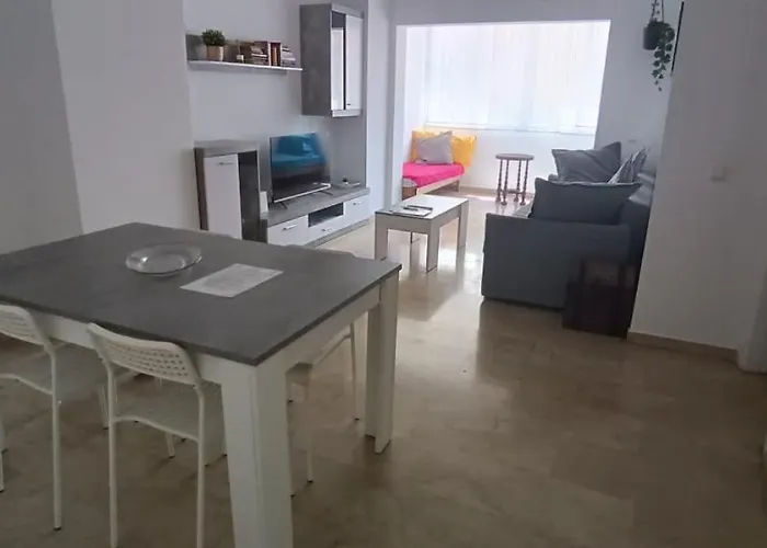 Excellent Choice For Up To 8, 150 Sqm Of Comfort, 700 To Beach, With Pool, Air-conditioning شقة