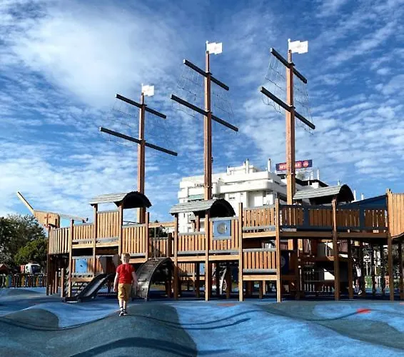 Excellent Choice For Up To 8, 150 Sqm Of Comfort, 700 To Beach, With Pool, Air-conditioning شقة *